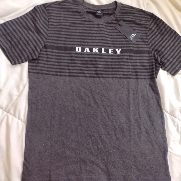 NWT Oakley Custom Fit Short Sleeve Tee Size Large - Picture 3 of 3